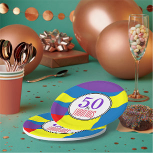 Pratos de festa de ondas de cores para aniversário