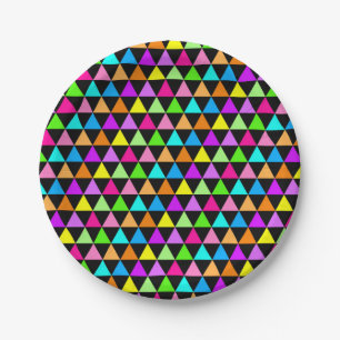 Pratos de papel de festa com triângulos de cores n
