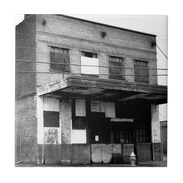 Prédio Abandonado Antigo (Frente)