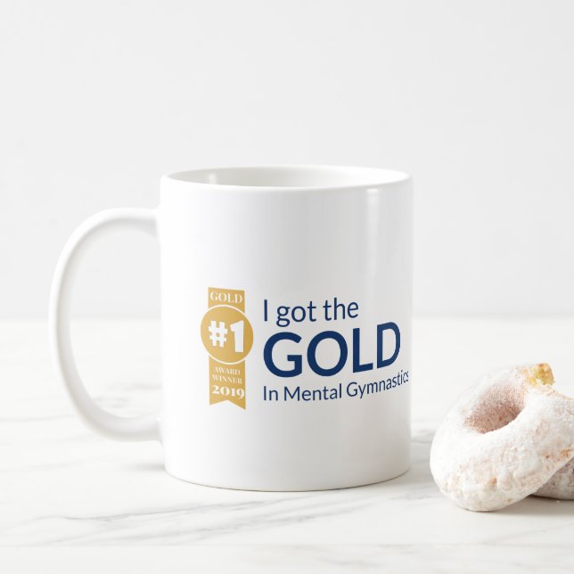 Prêmio Dourado na caneca engraçada da ginástica (Com Donut)