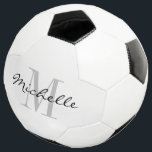 Presente de bola de futebol com nome personalizado<br><div class="desc">Presente de bola de futebol personalizada com nome e monograma para crianças e adultos. Design monogramado com tipografia elegante. Adicione seu próprio nome, citação ou monograma. Faça sua própria bola para homens, mulheres e crianças. Ideia de presente de aniversário legal para meninos e meninas que amam jogar futebol. Também é...</div>
