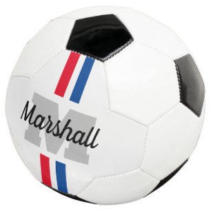 Presente de bola de futebol listrada com monograma