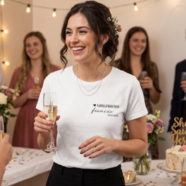 Presente de Noivado de Namorada Moderna para Noiva (Modern girlfriend to fiancee t-shirt )