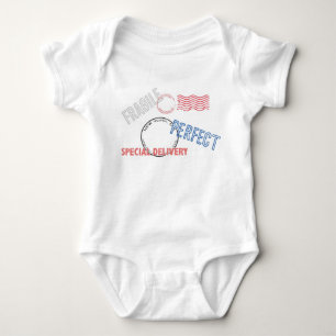 Presente do bebê - camisa do bebê do porte posta