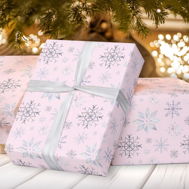 Presente Flocos de neve de inverno Papel de enrolamento de  (Winter Snowflakes Pink Christmas Wrapping Paper)