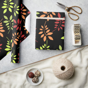 Presente Folhas de outono coloridas em papel de ondulação