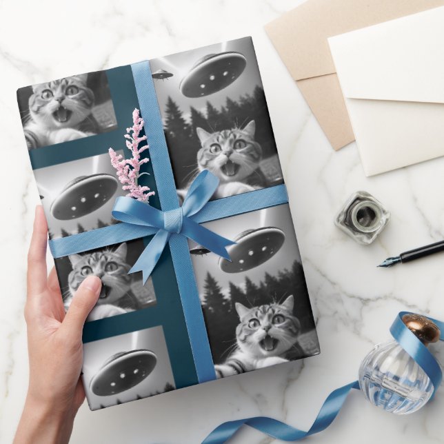Presente Gato Selfie OVNI Enrolado Papel de Natal Engraçado (Presentear)