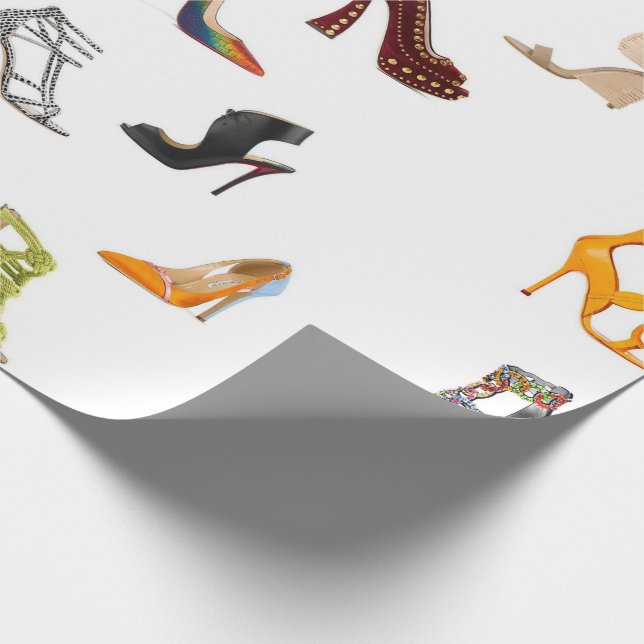 Presente O preto de calçados vermelho bombeia o papel de (Ponta)