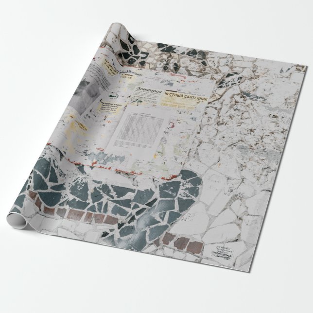 Presente Papel branco da impressora na parede de betão bran (Desenrolado)