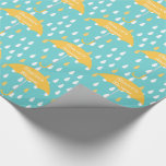 Presente Papel de enrolamento de Chás personalizados do Rai<br><div class="desc">Papel de embrulho na moda ou chá de fraldas feito em azul-aqua,  com um grande padrão de chuva branco e amarelo,  com guarda-chuvas grandes e amarelos. Personalize o texto em branco para o evento do seu chá.</div>