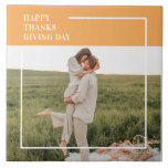 Presente para o Dia de Ação de Graças da Família M<br><div class="desc">Foto Da Família Moderna E Feliz Dia De Ação De Graças Melhor Presente Para Seus Amigos E Família, Texto Personalizado De Ação De Graças Com Cores De Outono.</div>