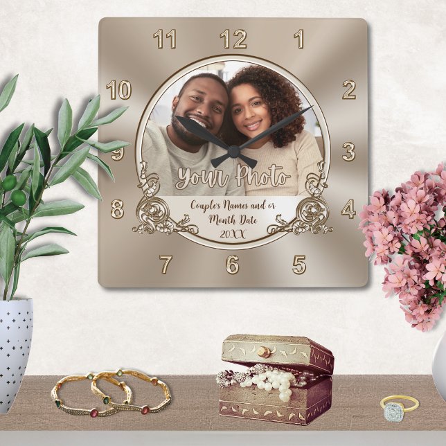 Presente personalizado de casamento do relógio de  (Wedding wall clock gift. Photo wedding clock. Bridal shower gifts for the bride who has everything. )