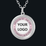 Presente personalizado de logotipo e colar de text<br><div class="desc">Cores e fontes personalizadas - Seu site de logotipo ou nome de foto ou Promocional de texto personalizado Business ou Personal Modern Stamp Design Necklace / Gift - Adicione seu logotipo - Imagem - Foto ou código QR / nome - Empresa/site ou outras informações / texto - Redimensionar e mover...</div>
