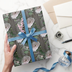 Presente Rosas em Papel de Embalagem de Madeira