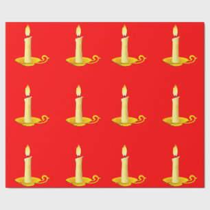 Presente Velas brancas no papel de enrolamento vermelho