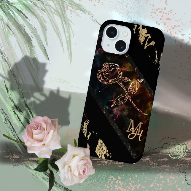 Preto com monograma de Rosa (Black with Rose Monogram iPhone 15 Case)