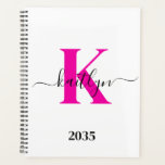 Preto-Rosa Quente Nome Inicial Planejador Monogram<br><div class="desc">Este simples e elegante planejador flexível 8.5 x 11 branco com seu primeiro nome em uma fonte de script de tendência em preto digitado sobre sua primeira inicial em uma fonte moderna de boné em rosa-quente é perfeito para você. É na moda e moda e, no entanto, muito clássico. Isso...</div>