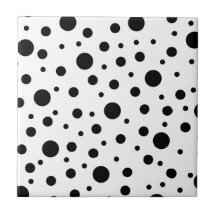 Preto sobre Padrão de Bolinhas Branca - Roupa para