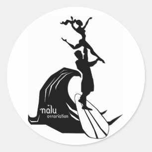 Preto surfando em tandem da etiqueta