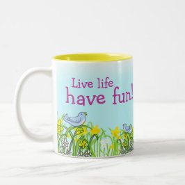 Primavera atrás de caneca de pássaro