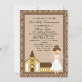 Primeira menina bonito do comunhão pelo convite da