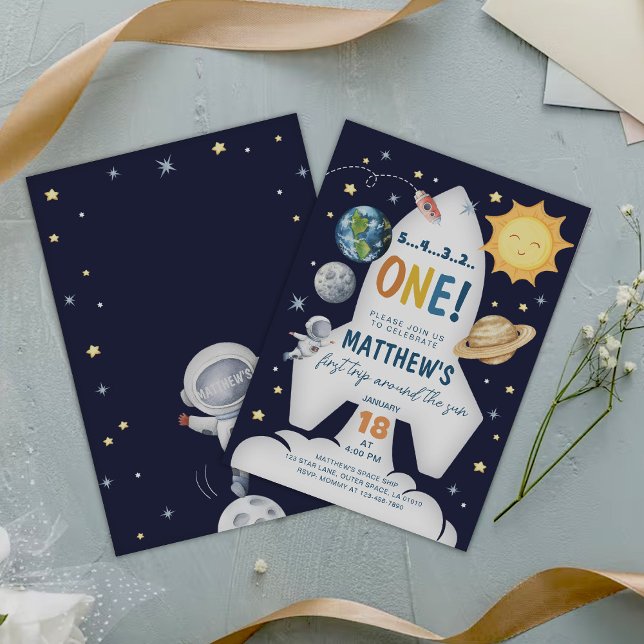 Primeira viagem em torno do convite espacial exter (Criador carregado)