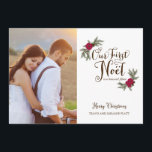 Primeiro Cartão com fotos de Natal para Novas Féri<br><div class="desc">Celebre seu primeiro Natal como recém-casados - um cartão de Natal com espaço para compartilhar uma foto retrato de casamento na frente e uma foto da paisagem sangrada do cheio no verso. E dobra como um anúncio casamento. Estas Cartões de Natal apresentam ramos de pínus e flores para destacar suas...</div>