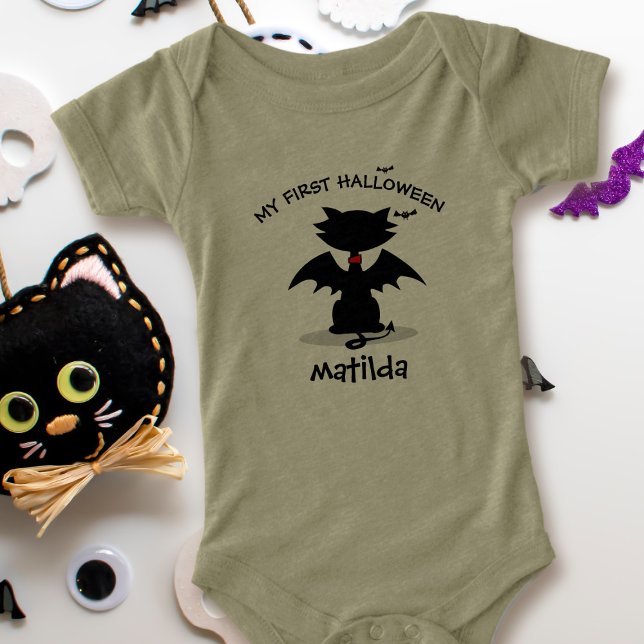 Primeiro Gato Negro de Halloween com Fato de Bebê  (Cute black cat baby bodysuit for a 1st Halloween. Just add your name)