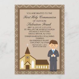 Primeiro menino do comunhão pelo convite da igreja