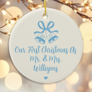 primeiro natal, casado, ornamentos desenhados