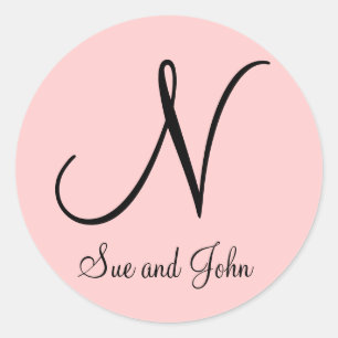 Primeiros nomes e último preto inicial no adesivo 