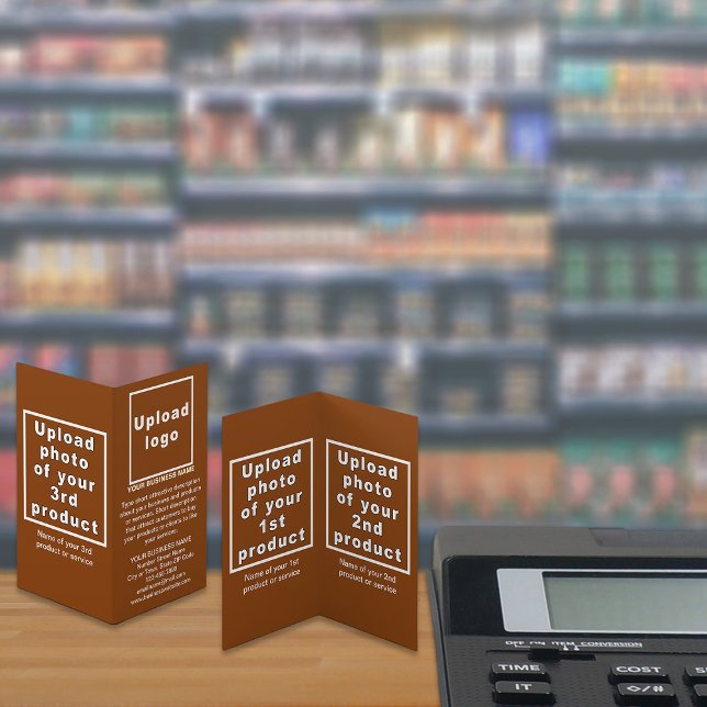 Produtos para empresas em pequenas placas dobradas (Your business brand and products or services on small brown folded card displayed in store.)
