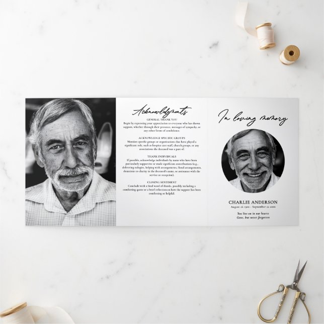 Programa Com Borda Tripla Modern Script 3-Photo Trifold Funeral Program (Fora)