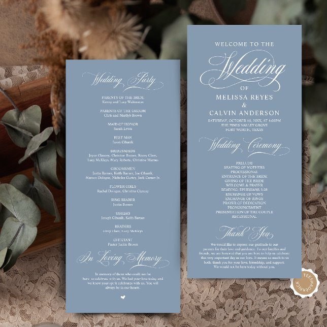 Programa Elegante Cerimônia de Casamento em Azul Poeirento  (Elegant Classic Dusty Blue Script Wedding Ceremony Program Card)