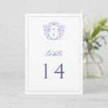 Programa Número da Tabela de Casamento de Casamento do Mono<br><div class="desc">Regência Blue Monograma Crest,  número da mesa de casamento. Vintage inspirou o estilo barroco Crest. Recursos,  elegante e elegante design de tipografia azul,  combinação de script e tipo negrito. Observe que os cartões de número de tabela devem ser solicitados individualmente.</div>