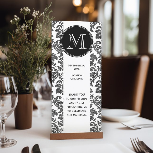 Programa Padrão Damask de Quadro Negro em Preto e Branco (Wedding Program Table Card)
