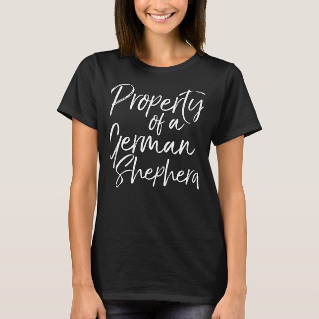 Propriedade de uma camiseta engraçada de cachorro  (Frente)