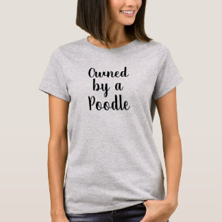 Propriedade de uma camiseta Poodle