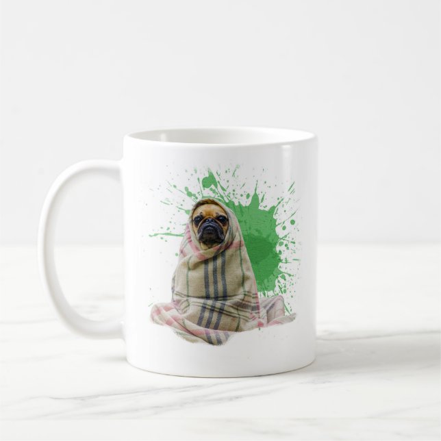 Pug em um tapete em uma caneca (Esquerda)