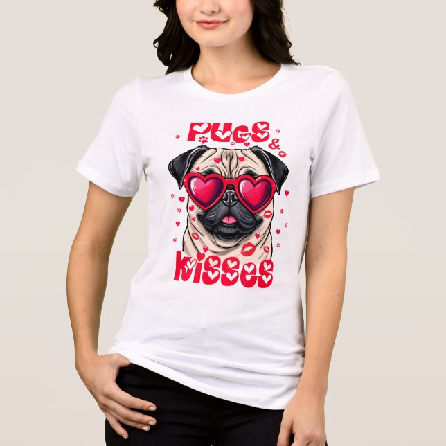 Pugs e beija o cão-amante do dia de os namorados (Frente)