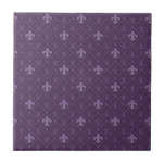 Púrpura Fleur de Lis Padrão Sem Costura<br><div class="desc">Estilo Retro Roxo Fleur de Lis - Design de Padrão Sem Costura. Perfeito para sotaques de parede de azulejo interior, backplashes, lareiras cercadas, paredes de banheiro e chás, cozinhas e projetos de artesanatos. Não se destina a utilização no exterior. Sugestão: Encomenda um azulejo a ser revisado antes de fazer um...</div>