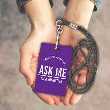 Púrpura me pergunte que sou um crachá voluntário