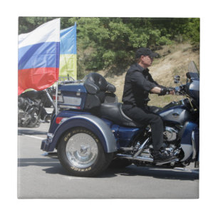 Putin monta um Trike!