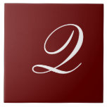 Q Monograma Branco Inicial em Maroon<br><div class="desc">Letra branca clássica monograma em fundo vermelho escuro,  Q.</div>
