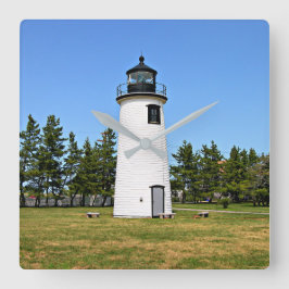 Quadrado Farol da Ilha Plum, Relógio de Muro de Massachuset