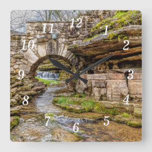 Quadrado Ozarks Caiu Sob O Relógio Da Parede Da Ponte