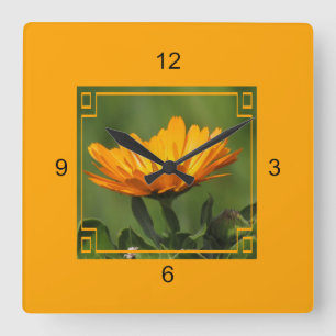 Quadrado Relógio - Flor Laranja no Quadro
