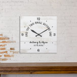 Quadrado Relógio Personalizado e os dois serão um só<br><div class="desc">Este relógio em estilo rústico faz um presente de casamento ou aniversário maravilhoso e apresenta a frase "e os dois serão um só". Personalize-o com os nomes do casal e a data do casamento,  e este belo relógio será apreciado por anos a vir.</div>