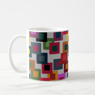 Quadrados escuros na caneca leve de café