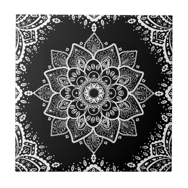 Quadro Branco Floral de Mandala e Branco a Preto (Frente)